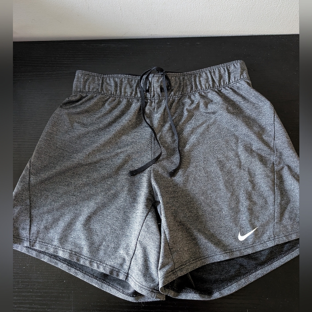 Nike Dri-Fit Women's Size XS Gray Training Shorts